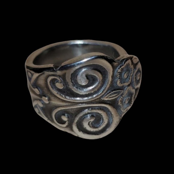 Hand Forged Vintage Flatware Spoon Ring Size 8 - Picture 4 of 6